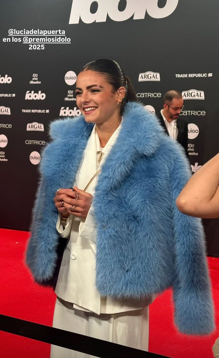 Ohanadlpfc's tweet photo. Pasa la bella x la alfombra roja
1) Ig @youplanetmedia
2) @TeamUp_Media
#TeamLu
#Luenlosidolo https://t.co/x6y0797jfm