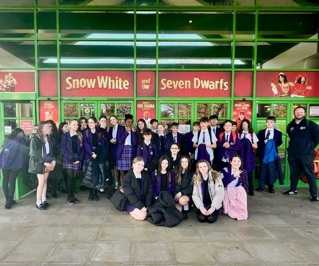 OrielHighSchool's tweet image. We’ve had two fantastic groups go to the @thehawthcrawley the week to see the awesome pantomime Snow White &amp;amp; the Seven Dwarves. Our students loved the show and had a brilliant time (oh no they didn’t;……….. oh yes they did!!!!) 😉💜😀 #PantoTime #ChristmasIsComing  #TheHawth