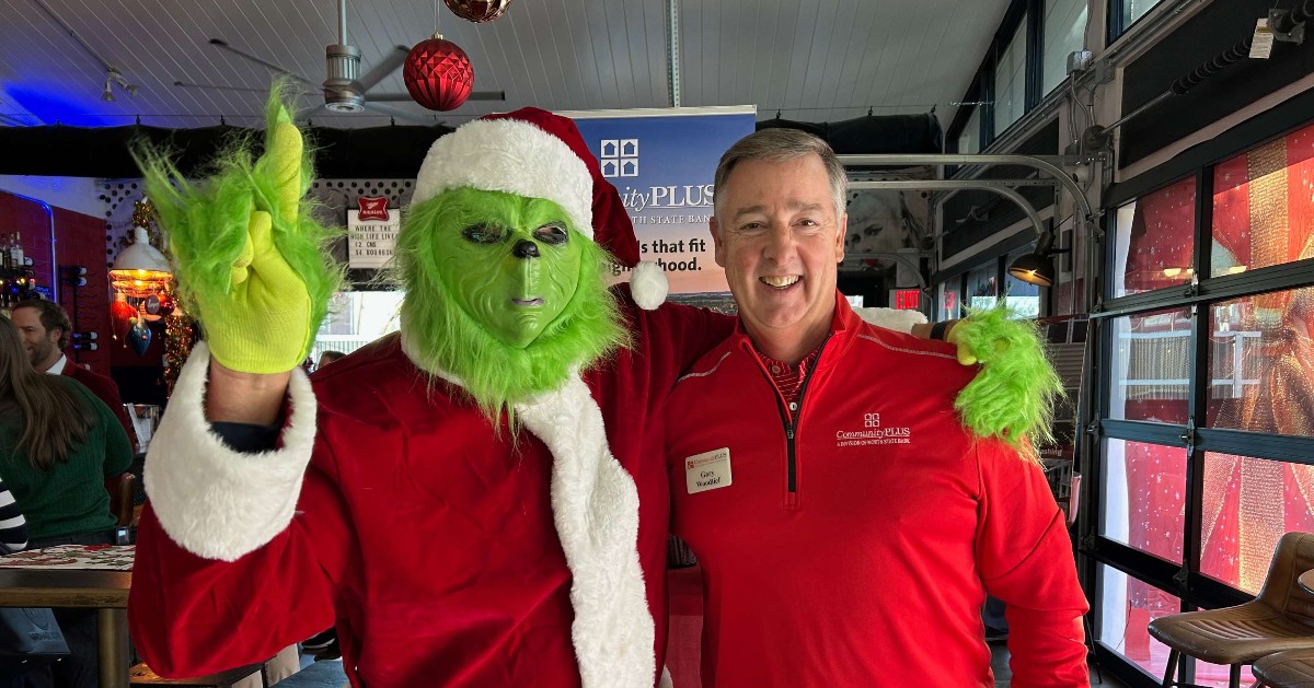 NorthStateBank's tweet image. Plot twist: The Grinch didn’t steal Christmas… he just stopped for a photo op with 𝗚𝗮𝗿𝘆 𝗪𝗼𝗼𝗱𝗹𝗶𝗲𝗳 at the CAI-NC holiday event.