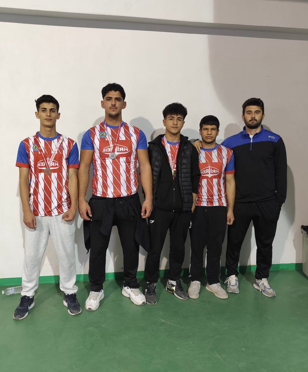 Bugün düzenlenen okullararası bilek güreşi müsabakalarında;  Öğrencilerimiz Ahmet Tarduş 60 kiloda il 3.sü, Uğur Dizlek 65 kiloda il 4.sü ve Yılmaz Ulutaş  85+ kiloda il 2.si olmuştur. 
 Öğrencilerimizi tebrik eder, başarılarının devamını dileriz.
<a href="/BatmanilMEM/">Batman İl Millî Eğitim Müdürlüğü</a>