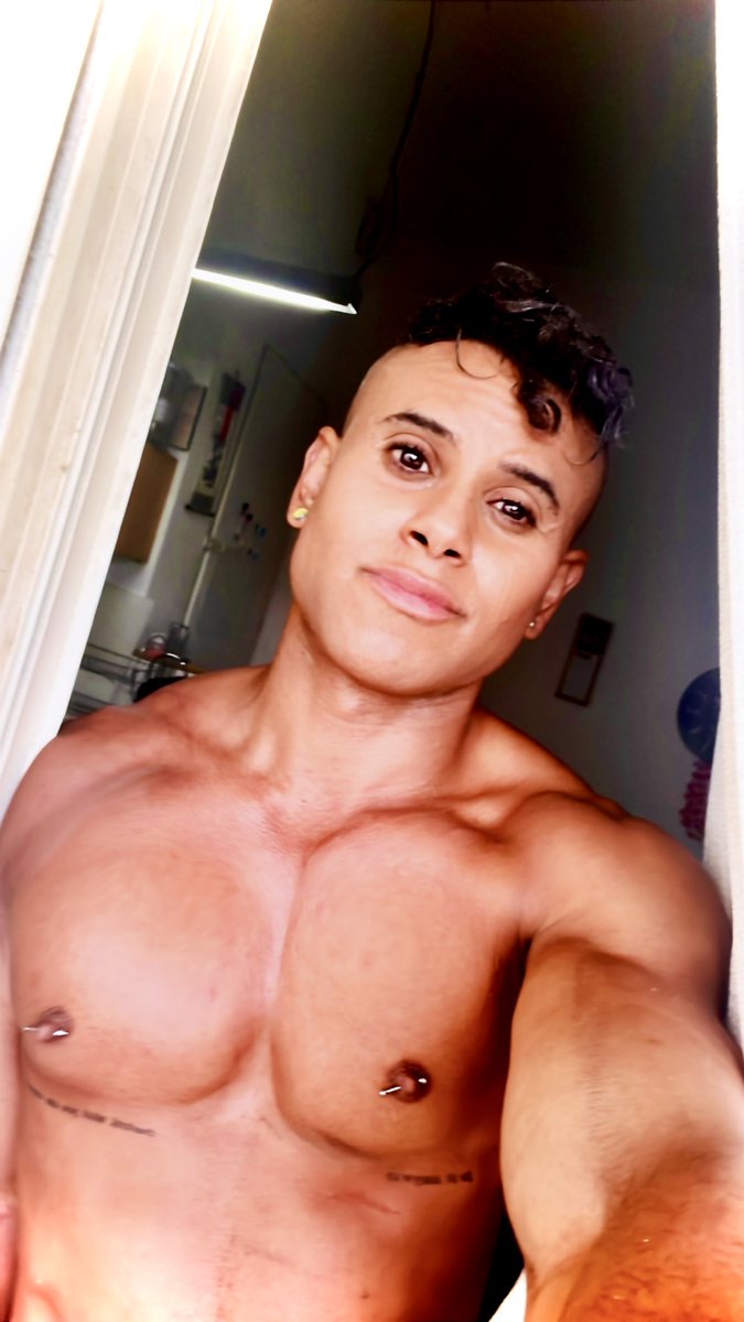 thewoofboy's tweet photo. ☔️ Rainy day selfie from the balcony
#omlyfans: @thewoofboy
…
#gayonlyfans #gayselfie #onlyfansgay #gayfit #gayboys #musclegay
#shirtlessguys #israelimen #gaylatino #blkgays #muscleboy #gaymuscle #gayporn #telaviv https://t.co/h6E1fypbap