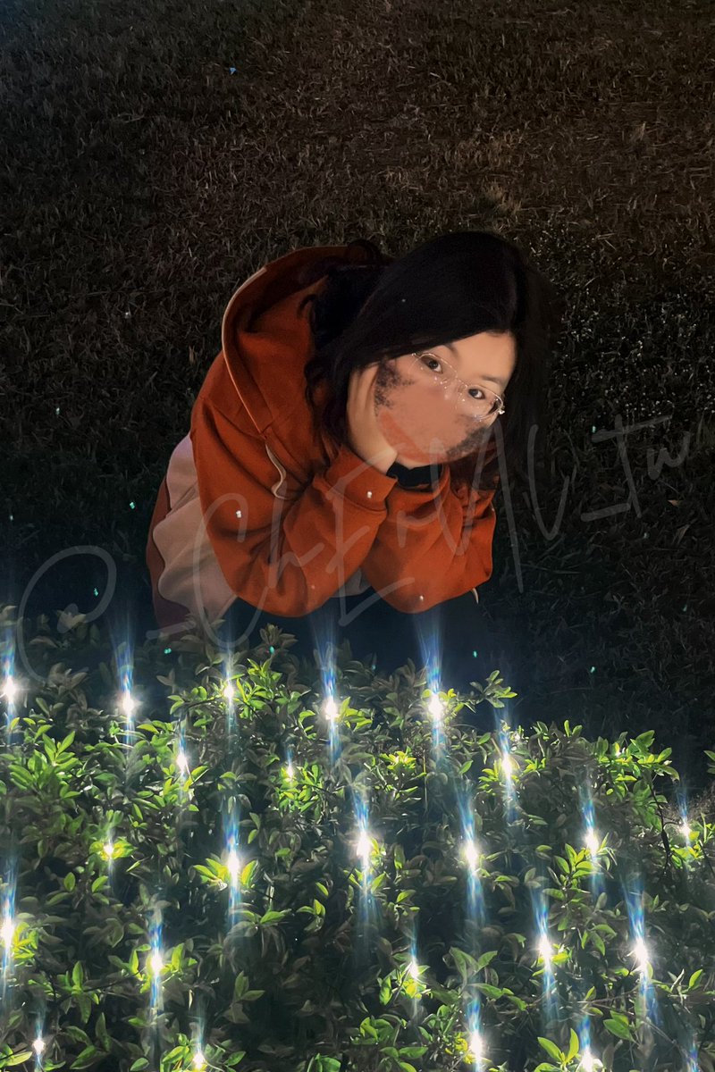 聽著Hwasa的Good Goodbye
心裡有點空也有點暖，放下了你也偷偷想你
像甜甜的回憶在耳邊笑

不急著追回，但也不打算忘
#ALT https://t.co/dwpjG6SaCM