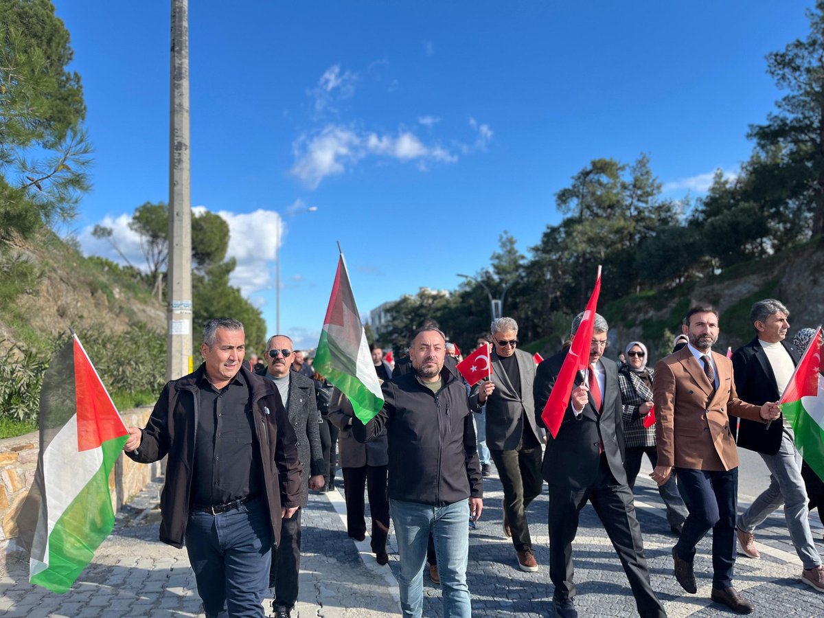 AktaySelman's tweet photo. Bugün, Burhaniye Uygulamalı Bilimler Fakültesi öğrencileri tarafından düzenlenen “Filistin’e Özgürlük Koşusu: Bir Adım At, Bin Umut Kat” projesi kapsamında gerçekleştirilen etkinliğe katıldık.
#Burhaniye
#Filistin
#BUBFA https://t.co/yMtYMiRupM