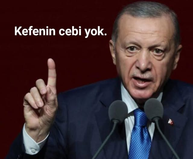 Bin yüz elli odalı sarayda ikamet edip,yıllık 21 milyar 286 milyon TL harcama yapan Erdoğan;

Maaşı 16 bin 800 TL olan emeklilere ve maaşı 22.104 TL  olan emekçilere seslenerek şöyle dedi;

"Hep söylerim, kefenin cebi yok.
Öbür dünyaya mal mülk değil, adalet ve dürüstlük üzerine