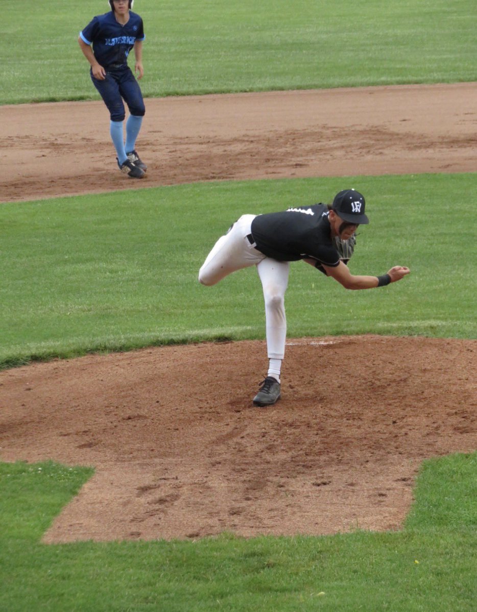 JayhawksBSB's tweet image. 🚨Jayhawk Nation🚨
Help us welcome another commit for the class of 2026!  

Please help us welcome @julianthielbar1 (RHP) from @Shores_Baseball.

Welcome aboard!🦅