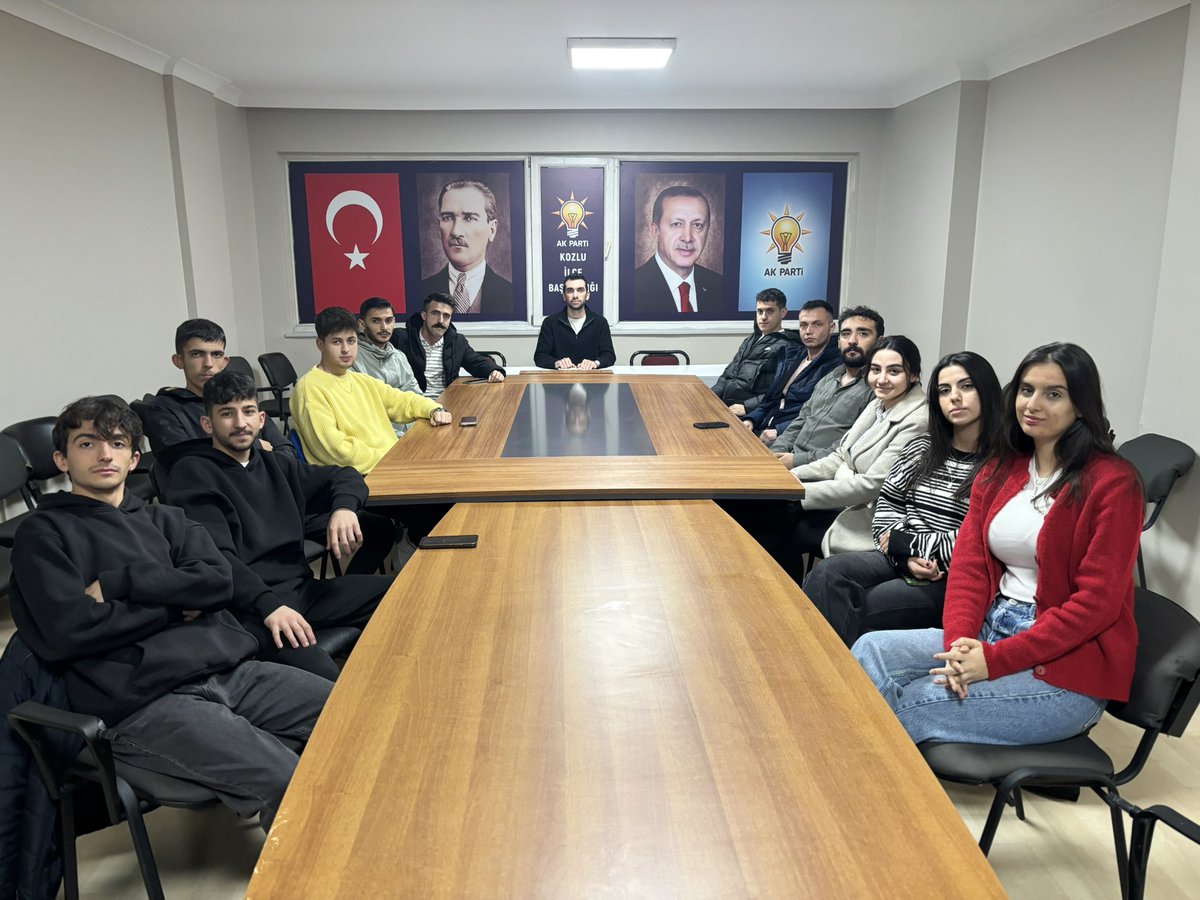 Haftalık Olağan İlçe Yönetim Kurulu Toplantımızı, İlçe Gençlik Kolları Başkanımız Sn. İlkcan KOCA’nın başkanlığında başarıyla gerçekleştirdik. 
Ortaya koyduğumuz ortak irade ve güçlü ekip ruhuyla, ilçemize katkı sunacak çalışmalarımızı kesintisiz sürdürüyoruz.