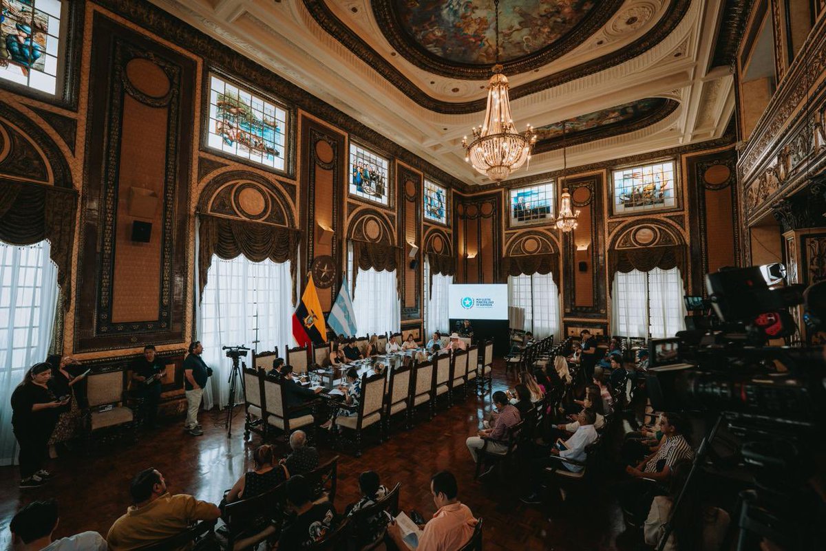 aquilesalvarez's tweet photo. Hoy sesionamos en el Concejo Cantonal de Guayaquil. Aprobamos ordenanzas, resoluciones y acciones importantes para la ciudad. https://t.co/XvImmPkIiZ