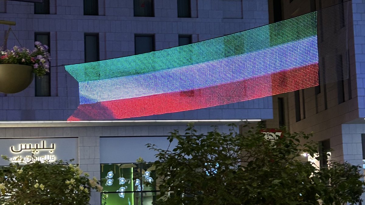 يا دار يلي بك حبيبي وخلي
سلام يا دار
فؤادي سكنها...❤️