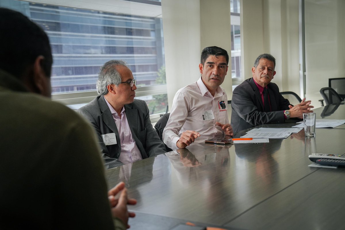 ¡Avanzamos en la construcción de un sector más fuerte y transparente!
Hoy, liderados por el Superintendente <a href="/LarryAlvarezM/">Larry Sadit Álvarez Morales</a>, realizamos una mesa de trabajo con Asoguardas, referente al proyecto de ley que busca establecer un régimen sancionatorio en vigilancia y seguridad privada.