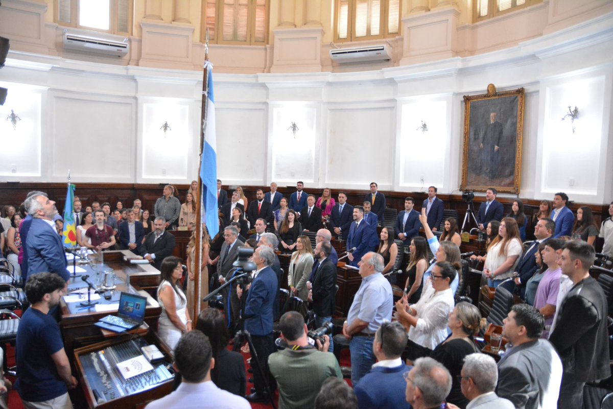 🏛 • Hoy realizamos la Sesión Preparatoria, en la que juraron las concejalas y los concejales electos y fueron designadas las autoridades para los próximos dos años.

Más info 👇

concejodeliberante.laplata.gob.ar/publication/103