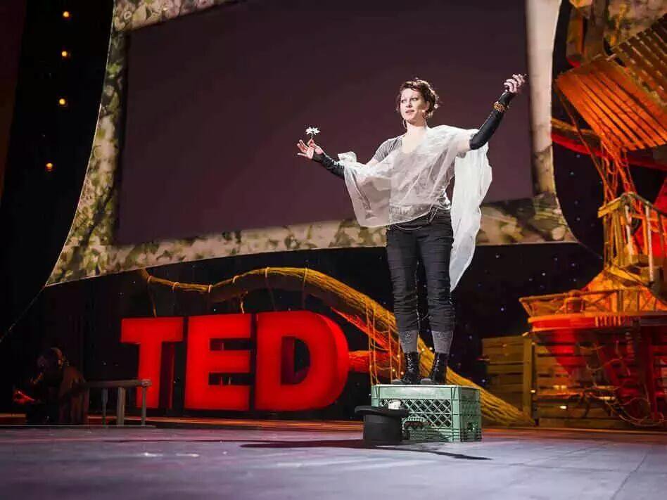 Amanda Palmer: El arte de pedir 
 youtu.be/qaxBckKyp80 #TEDTalks