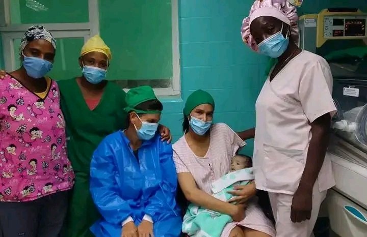 El alta de un recién nacido que contrajo chikungunya en el vientre materno y libró una batalla crítica de 46 días intubado, constituye hoy una victoria del sistema de Salud y un ejemplo de dedicación, pericia y unidad multidisciplinaria
#CubaPorLaVida  #CubaPorLaSalud