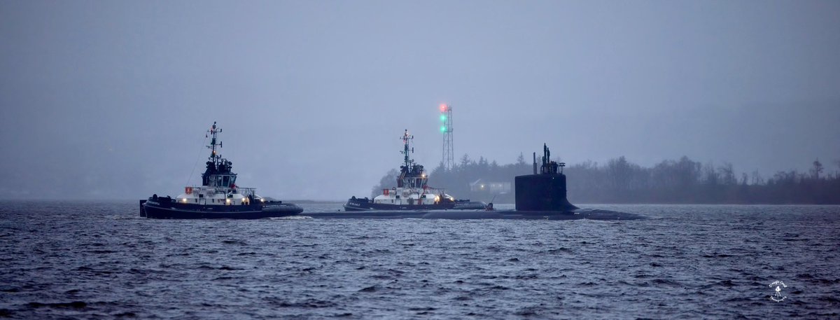 DougieCoullPix's tweet photo. Wet, dark, and miserable for today’s arrival 😔

#photography #shipping #maritime #usnavy #navy #submarine #submariner #virginiaclass https://t.co/BJz69A6CEP