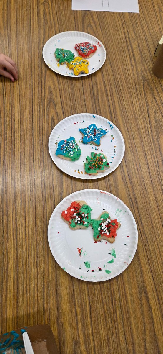 Yesterday our Baking Club (group A) had a delicious afternoon decorating holiday cookies 💚❤️ @nocseagles