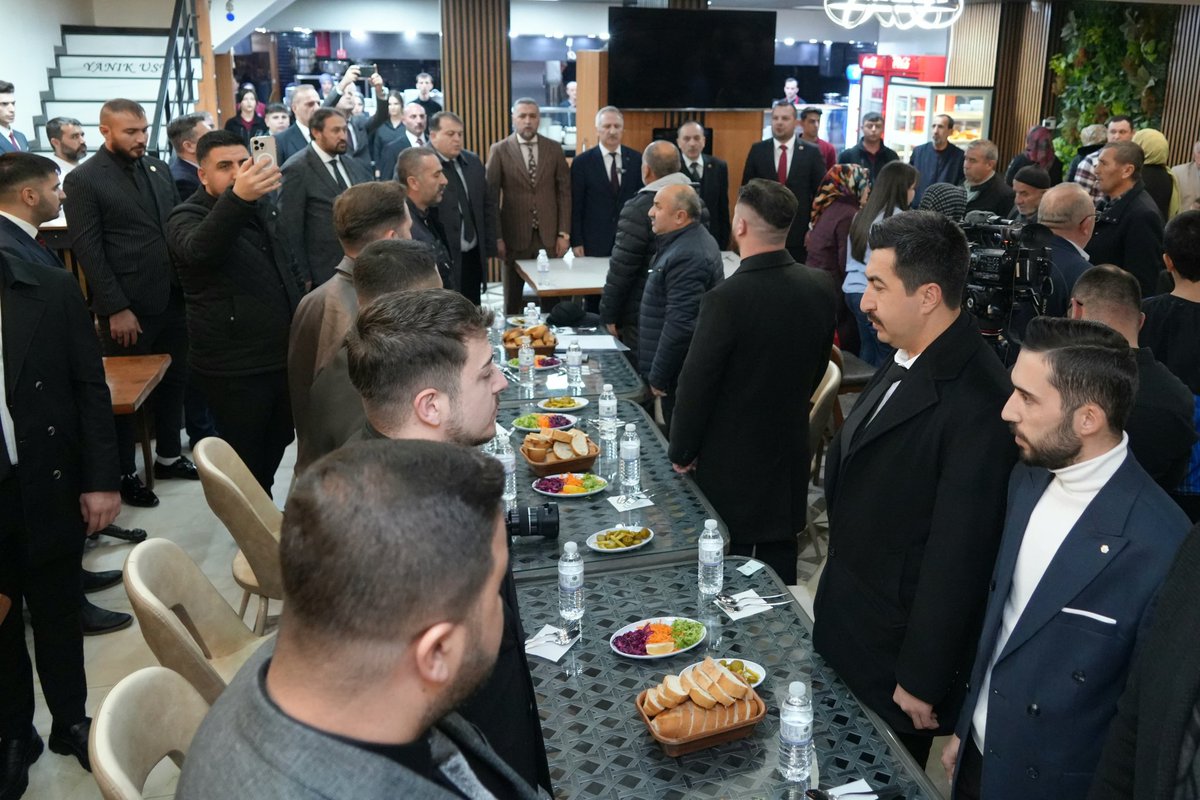 AlpDoganMHP's tweet photo. 📍Çubuk

Dinlemedik dert, paylaşılmadık sorun kalmayacak…
Tasanı dinlemeye, kaygını anlamaya, sıkıntını paylaşmaya geliyoruz.

Genel Başkan Yardımcımız Sn. Ahmet Selim Yurdakul, Çubuk İlçe Başkanımız Sn. Satılmış Ezandemir, Çubuk Belediyesi MHP Meclis Üyelerimiz ile birlikte Çubuk Terör Mağdurları Dernek Başkanı Sn. Zeki Avan’ın katılımlarıyla kahraman gazilerimiz ve fedakâr şehit ailelerimiz ile bir araya gelerek Bilge Liderimiz, Genel Başkanımız Sn. Devlet Bahçeli Beyefendi’nin selamlarını ilettik.

Kahraman gazilerimizin ve fedakâr şehit ailelerimizin her daim yanındayız. 🇹🇷