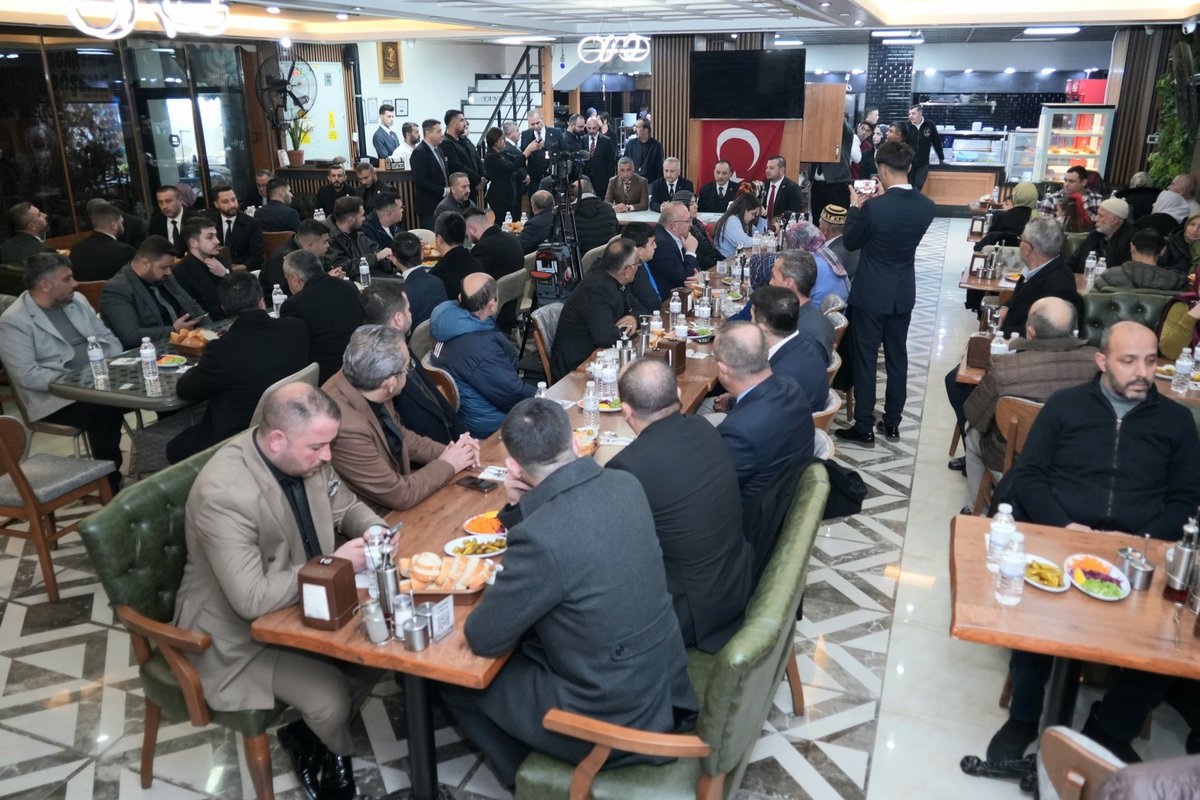 AlpDoganMHP's tweet photo. 📍Çubuk

Dinlemedik dert, paylaşılmadık sorun kalmayacak…
Tasanı dinlemeye, kaygını anlamaya, sıkıntını paylaşmaya geliyoruz.

Genel Başkan Yardımcımız Sn. Ahmet Selim Yurdakul, Çubuk İlçe Başkanımız Sn. Satılmış Ezandemir, Çubuk Belediyesi MHP Meclis Üyelerimiz ile birlikte Çubuk Terör Mağdurları Dernek Başkanı Sn. Zeki Avan’ın katılımlarıyla kahraman gazilerimiz ve fedakâr şehit ailelerimiz ile bir araya gelerek Bilge Liderimiz, Genel Başkanımız Sn. Devlet Bahçeli Beyefendi’nin selamlarını ilettik.

Kahraman gazilerimizin ve fedakâr şehit ailelerimizin her daim yanındayız. 🇹🇷