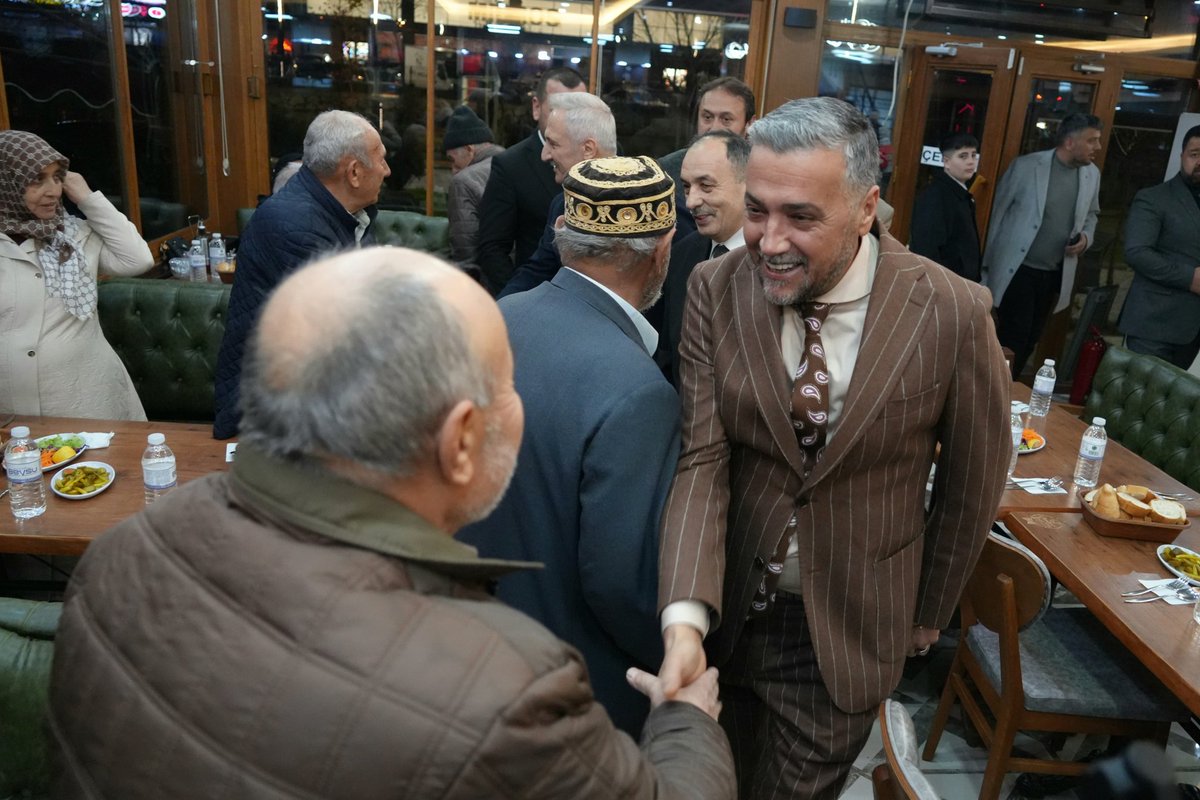 AlpDoganMHP's tweet photo. 📍Çubuk

Dinlemedik dert, paylaşılmadık sorun kalmayacak…
Tasanı dinlemeye, kaygını anlamaya, sıkıntını paylaşmaya geliyoruz.

Genel Başkan Yardımcımız Sn. Ahmet Selim Yurdakul, Çubuk İlçe Başkanımız Sn. Satılmış Ezandemir, Çubuk Belediyesi MHP Meclis Üyelerimiz ile birlikte Çubuk Terör Mağdurları Dernek Başkanı Sn. Zeki Avan’ın katılımlarıyla kahraman gazilerimiz ve fedakâr şehit ailelerimiz ile bir araya gelerek Bilge Liderimiz, Genel Başkanımız Sn. Devlet Bahçeli Beyefendi’nin selamlarını ilettik.

Kahraman gazilerimizin ve fedakâr şehit ailelerimizin her daim yanındayız. 🇹🇷
