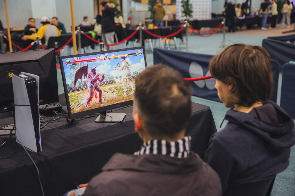Stand Jeux Libres #CGS2025 🎉

Du plus petit au plus grand, tout le monde a trouvé sa place 🎮✨

Familles, enfants, ados, adultes… le jeu vidéo rassemble et ne connaît pas d’âge ❤️
Merci pour ces moments de partage à vos côtés !

#WeArePandore #Gaming #Esport