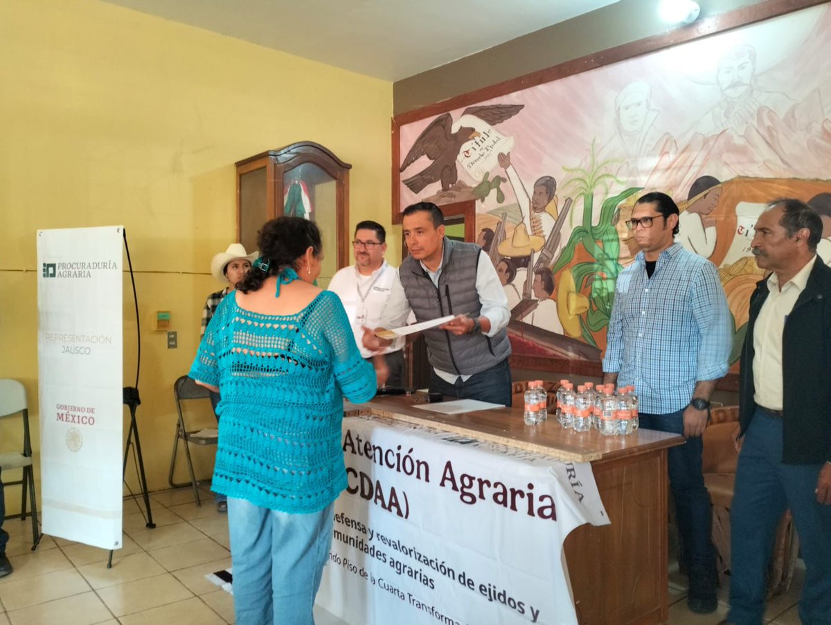📍 #Jalisco 

Desde el Centro de Atención Agraria (CDAA) en Zacoalco, y en coordinación con el RAN, se entregaron documentos agrarios a mujeres y hombres de Acatlán y Zacoalco de Torres. Además, se confirmó el comodato de la ex bodega de CONASUPO para convertirla en un centro de