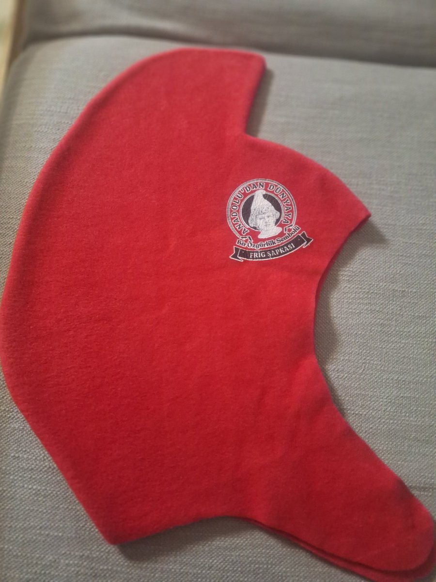 Afyon'da bir proje kapsamında Frig Şapkası tasarlayan ve gönderme nezaketinde bulunan sevgili Asiye Cemre ve arkadaşlarına teşekkürlerimle.