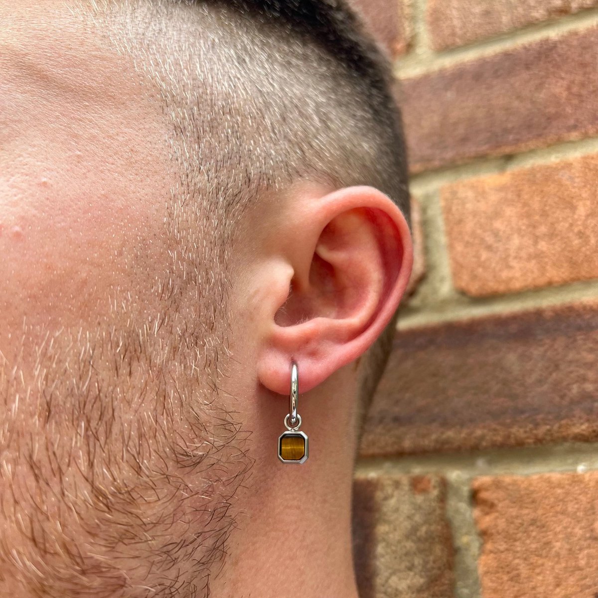 PopCrave's tweet image. Lucy Dacus defends seemingly-hetero men who wear a dangly earring on Las Culturistas:

“Sometimes people are the ally at the Pride Parade for years before they figure out why they keep showing up…we have to do the hard work and take the time to find out if someone is actually…