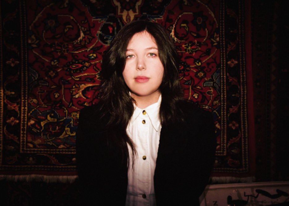 PopCrave's tweet image. Lucy Dacus defends seemingly-hetero men who wear a dangly earring on Las Culturistas:

“Sometimes people are the ally at the Pride Parade for years before they figure out why they keep showing up…we have to do the hard work and take the time to find out if someone is actually…