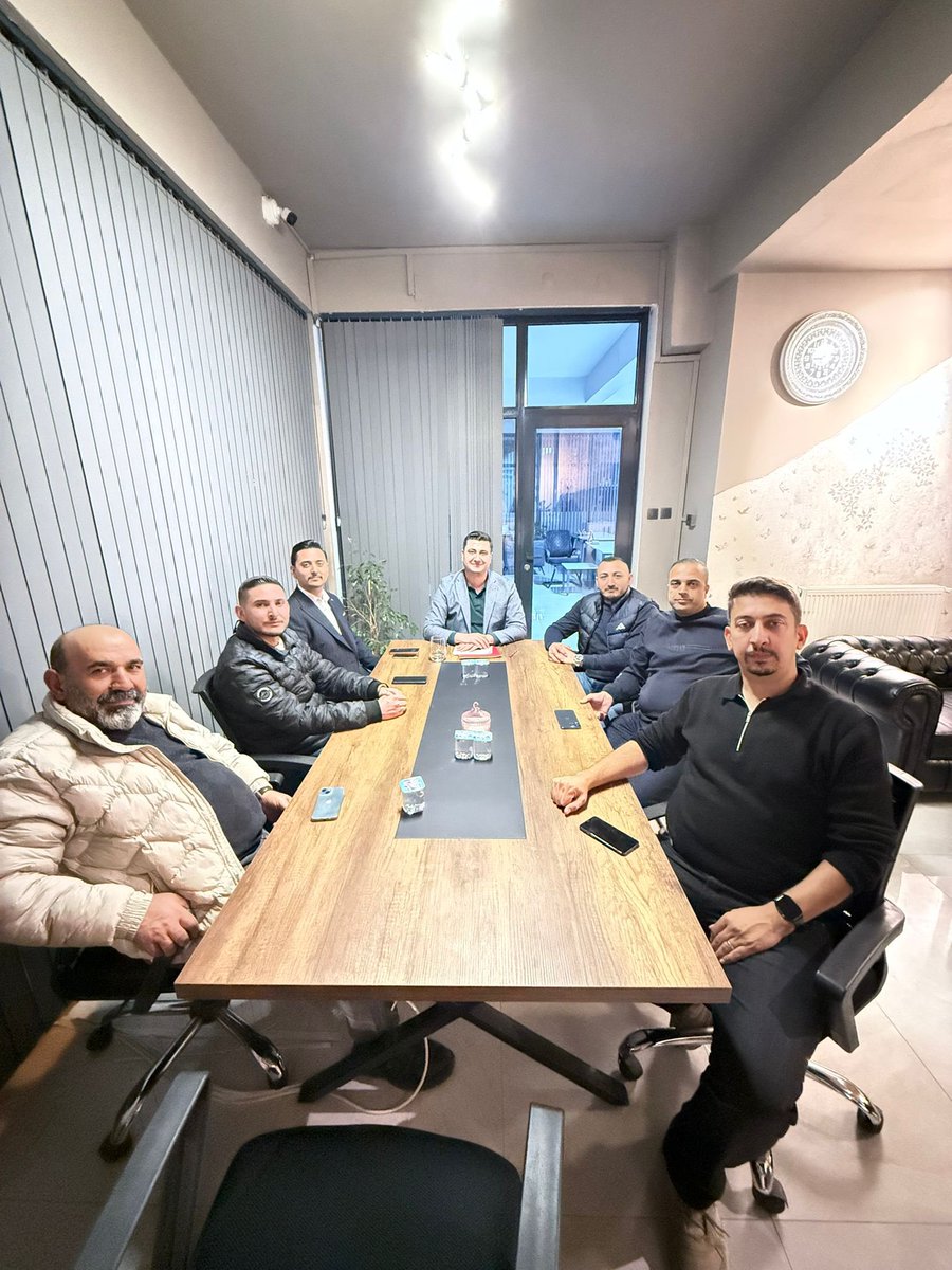 İlçe Başkanımız Sn. Furkan GEZER başkanlığında,
Haftalık olağan ilçe yönetim toplantımızı gerçekleştirdik. Alınan kararların hayırlara vesile olmasını temenni ederiz. 

Var olsun Büyük Birlik Partisi

#büyükbirlik #pamukkale #teşkilat #denizli