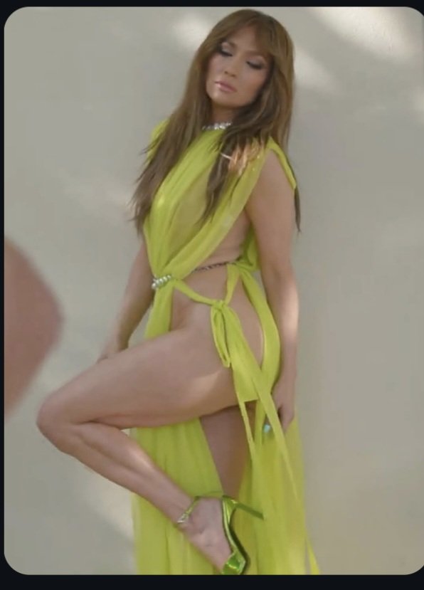 AliTab579844's tweet photo. “Only JLo can turn elegance into pure fire. Beauty, power and irresistible energy in one frame. 🔥✨
#JLo #JenniferLopez #JLoVibes #JLoFan #JLoQueen #LatinQueen #PopIcon #StyleIcon #DivaEnergy #AliJLo #QueenJLo #Legend #Iconic #BeautyGoals #GoddessEnergy #TimelessBeauty https://t.co/x2P113FhJv