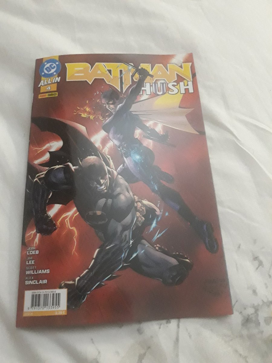 Silencio o susurro intenta alejar más a la batfamilia del murciélago..Con apariciones de Bane y homenajes al año uno y a la broma asesina.
Loeb con esta secuela cada vez se ve que el guión es una línea..las apariciones de Silencio o Susurro lo muestran como mejor estratega que