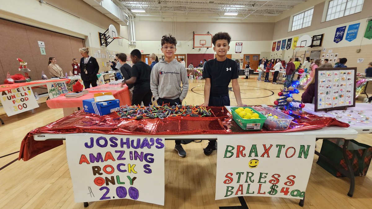 SylvaniaSchools's tweet image. Hill View's annual 5th Grade Economic Fair was a great success! The gym turned into a lively marketplace where younger students browsed and bought creative, student-made products. The K-4 students enjoyed shopping at the booths.#BeyondTheClassroom  #excellence #opportunities