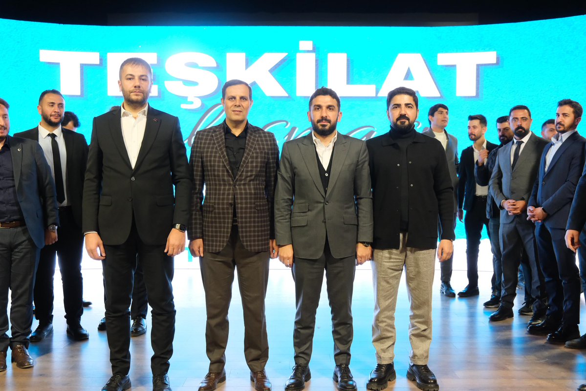 Van Teşkilat buluşmamızda yüreklerimizi aynı istikamette topladık. Vefasıyla, fedakârlığıyla, gece gündüz koşan tüm neferlerimizle birlikte; Van’dan aldığımız bu heyecanı şimdi sahaya, sokağa, her gencin hikâyesine taşımaya kararlıyız…