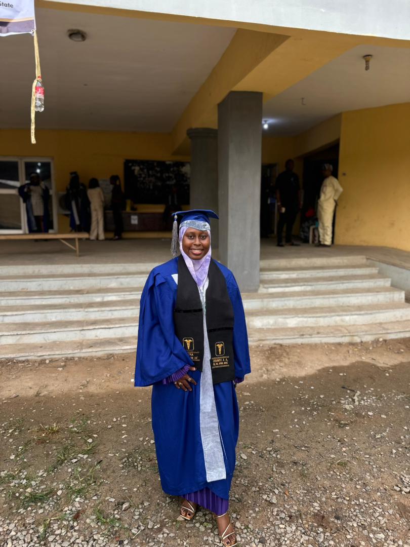 AishahOduniyi's tweet photo. Done and dusted
An official Nurse 🤭🤭 https://t.co/eIkByfQdls