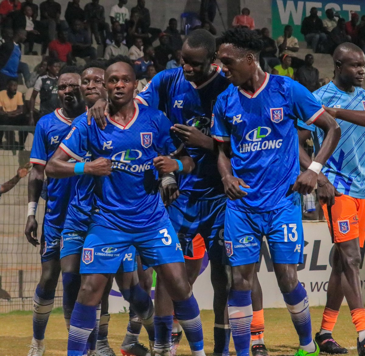 SCVillaJogoo's tweet photo. Full-time | π΅(3-0)π‘
A HUGE WIN AT HOME β
οΈ
#SCVURA | @UPL
#TheJogoosπ΅ https://t.co/kGt0EbtAfM