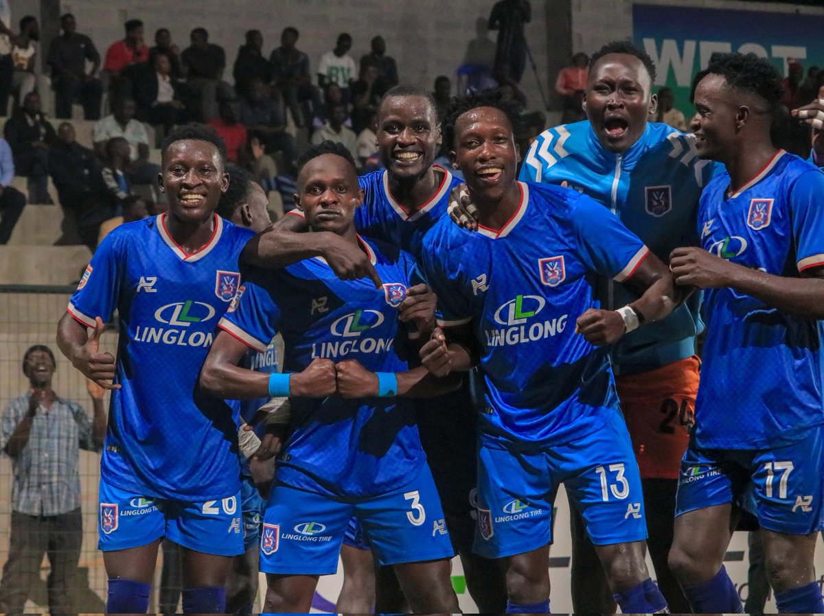 SCVillaJogoo's tweet photo. Full-time | π΅(3-0)π‘
A HUGE WIN AT HOME β
οΈ
#SCVURA | @UPL
#TheJogoosπ΅ https://t.co/kGt0EbtAfM