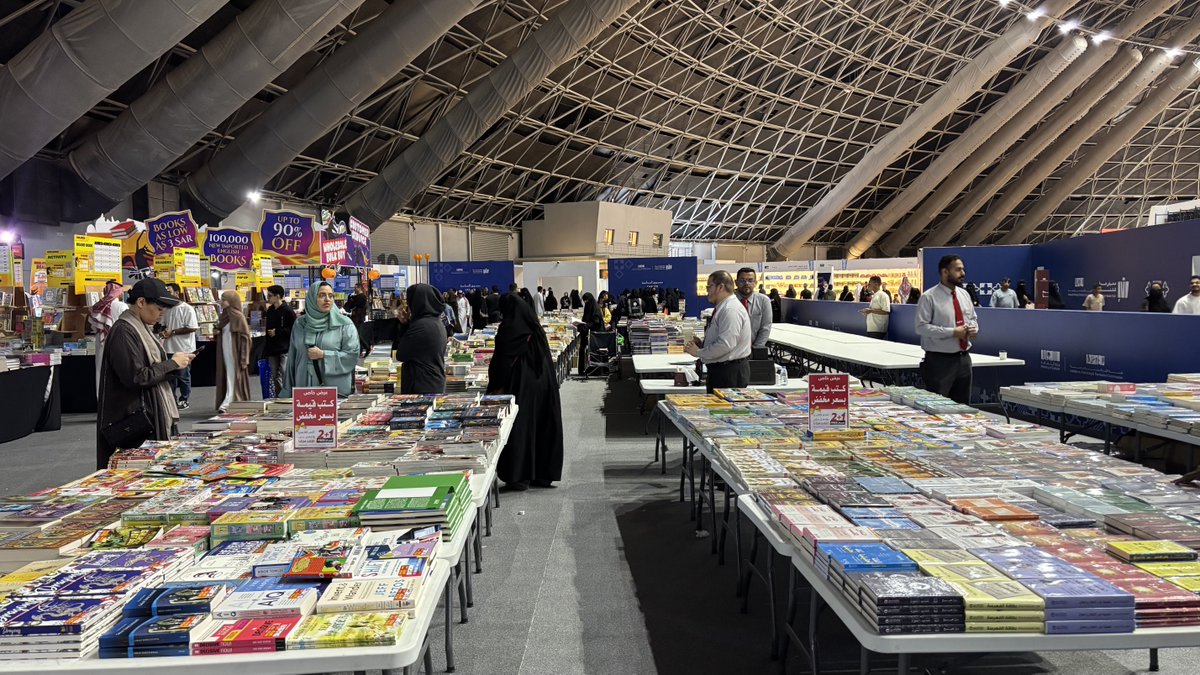 معرض جدة للكتاب في جدة سوبردوم.
حضور لافت من الزوار، ومشاركة مميزة من دور النشر التي أضافت للمعرض طابعًا ثقافيًا مميز.
أحجز تذكرتك المجانية الآن من منصة وي بوك 🎟️ 
webook.com/ar/events/jedd… 

📅 من ١١ إلى ٢٠ ديسمبر ٢٠٢٥
⏰ يوميًا من ١٢ ظهرًا إلى ١٢ بعد منتصف الليل.
⏰ يوم الجمعة من