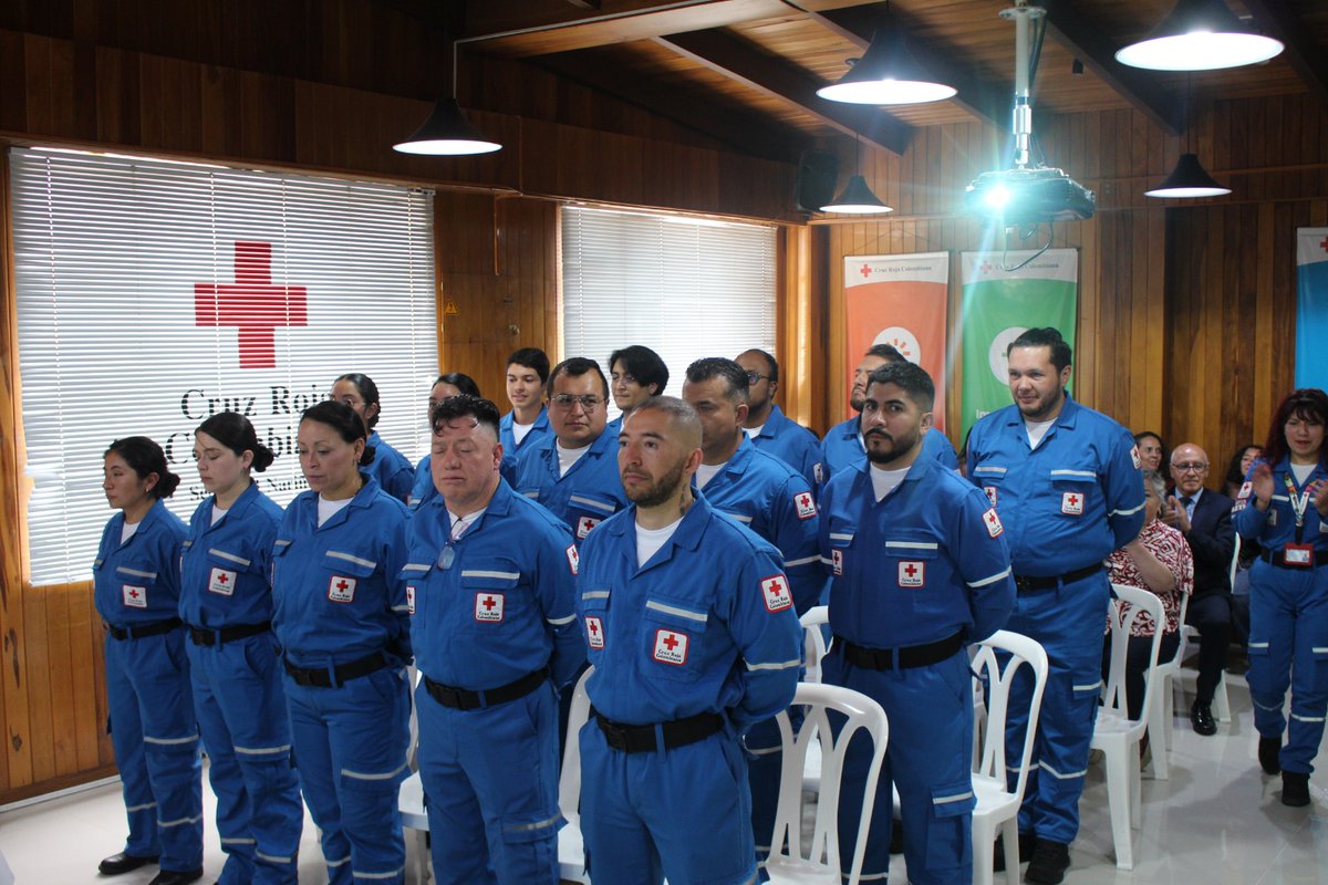 voluntariadocrc's tweet photo. El 6 de diciembre, la Cruz Roja Nariño certificó a 15 nuevos Voluntarios Socorristas 🎓. Tras su formación en Doctrina, Gestión del Riesgo y acción humanitaria, están listos para apoyar a las comunidades 🤝🚑.

#CruzRojaColombiana #Voluntariado #Socorristas #Nariño https://t.co/VEOHajzXAE
