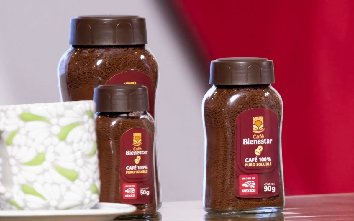 #InvestigacionesEspeciales 🔎 Café del Bienestar, creado para apoyar a pequeños productores, terminó beneficiando con millones de pesos a una empresa ligada a prominentes familias empresariales de Veracruz… y con vínculos pasados con Javier Duarte. 1/5 🧵