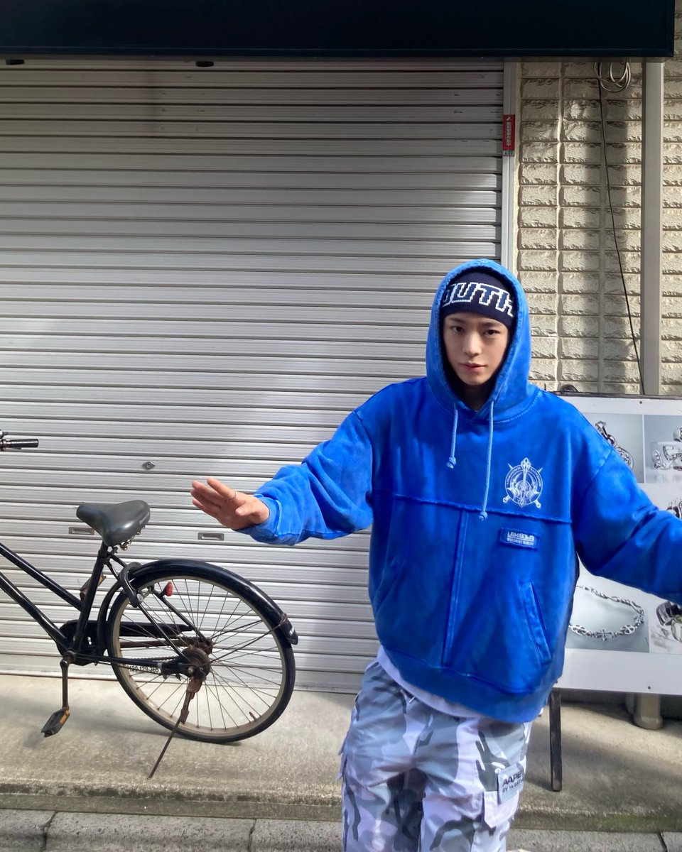 이날진짜 씹연하공 보법의 끝을 보여주게 생겼다   깊생을안함그냥좋은데사랑하면안되나요이러고

나는니가좋은데왜밀어냅니까
니가아니고형이겟지
네 형