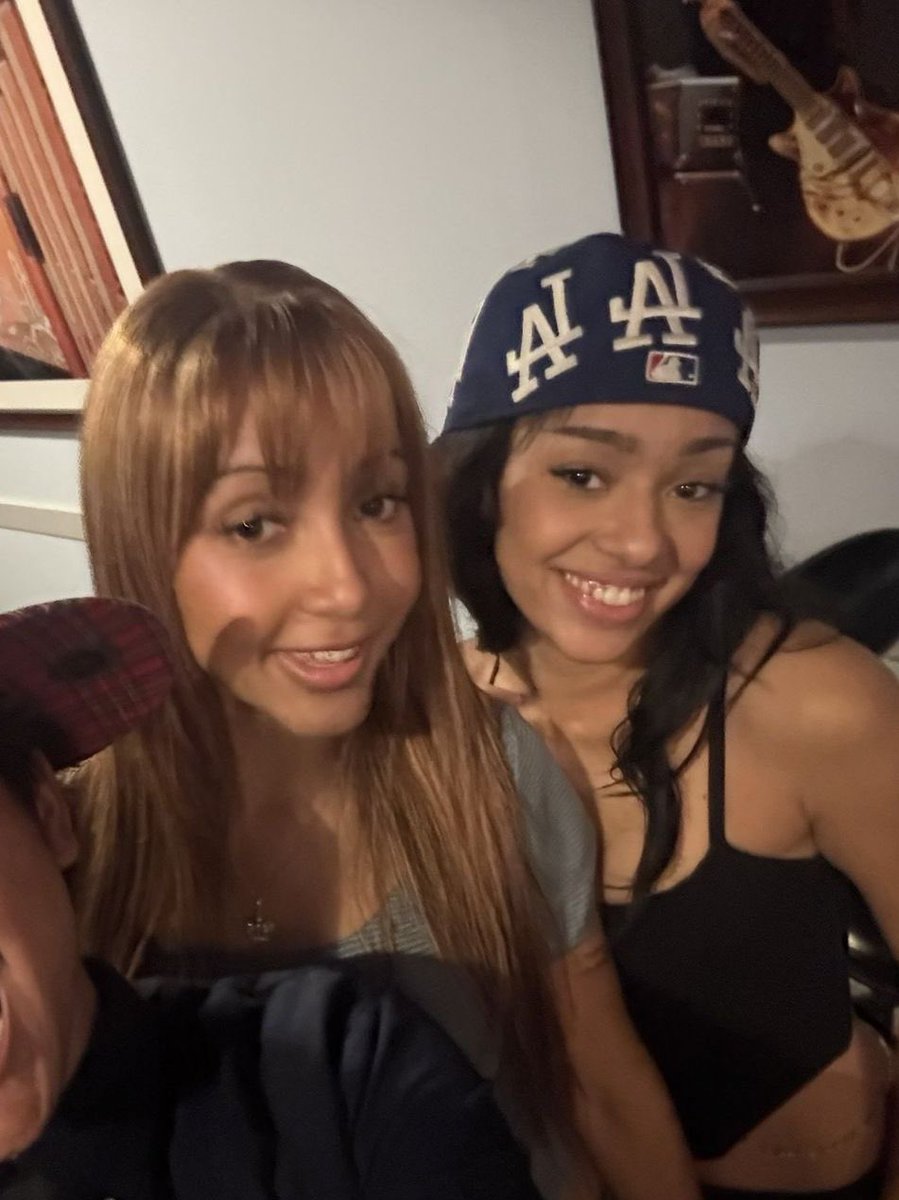 gjrlfailure's tweet photo. When u Cool with Everybody https://t.co/zay9xMyxSA