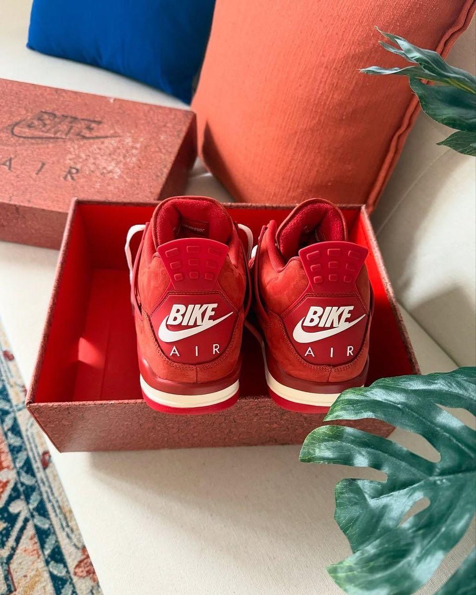 JustFreshKicks tweet media