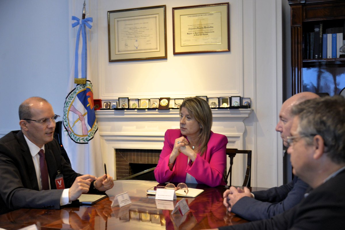 RichardBarathe's tweet photo. Un gusto reencontrarme con la @MinSeguridad_Ar
@AleMonteoliva . 

En la reunión, exploramos posibles áreas de cooperación del PNUD en apoyo a las prioridades de su gestión.

Gracias por la recepción. https://t.co/z5LPZ6YwcQ