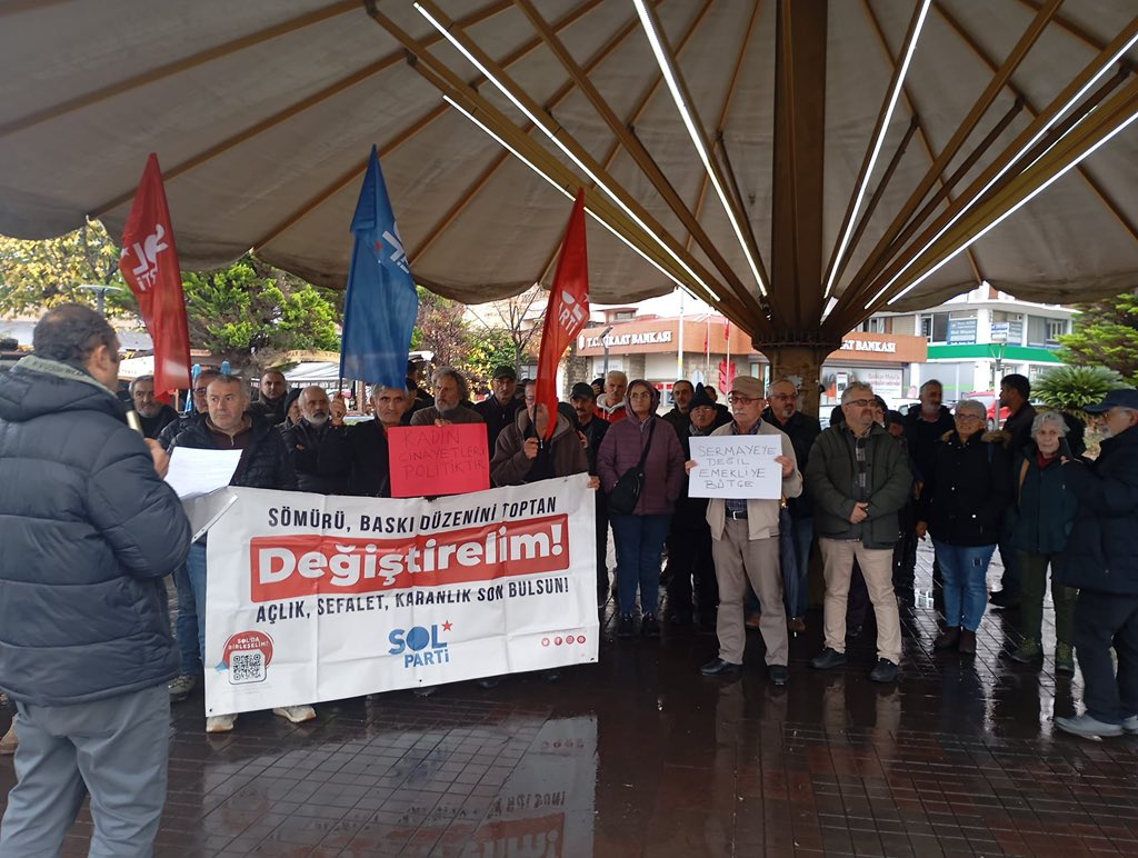 solpartibilgi's tweet photo. ✊ Rize Fındıklı’da insanca bir yaşam için ayaktayız!

Harami düzeni bitecek, emekçiler kazanacak!

#EkmekveAdalet https://t.co/LKNkmYwaNl