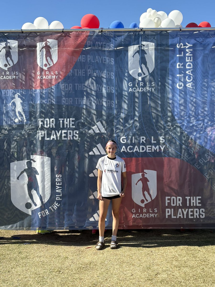 EmmaSugalski's tweet photo. Had a great time in California! Thanks to all the coaches who came out to watch our games at the Winter Showcase. So much fun with the team!! One more GA game for the year coming up on Saturday! 

#SACity11GA #GAWinterShowcase #defensivemid #2029 https://t.co/kNG3G2AORO