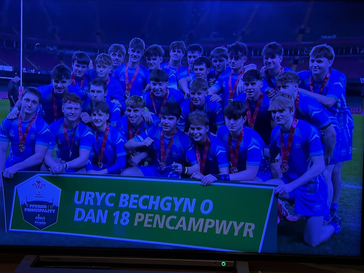 🏆 Welsh Schools Champions 🏆

Bro Myrddin 12 - 41 Bro Morgannwg 

Three School Finals and Three Final wins for this group of players 👏🏻👏🏻

#upthebears 🐻