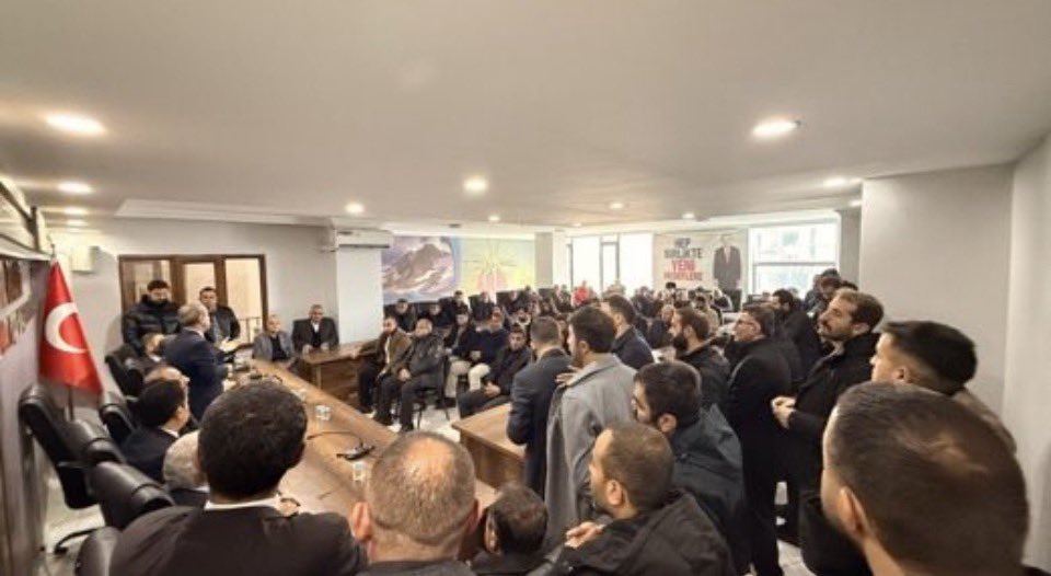 Yüksekova Mahalle ve Köy Başkanları  Toplantısı

🔹Saha programlarımız, 
🔹Üye çalışmalarımız, 🔹Mahalle ve köylerimizin talep ve beklentileri,
🔹Önümüzdeki bir aylık faaliyet planlamalarımız,

İl başkanımız sn.<a href="/KayaZeydin/">Av. Zeydin KAYA</a> öncülüğünde,

Bugünkü toplantımızda, vatandaşlarımızın