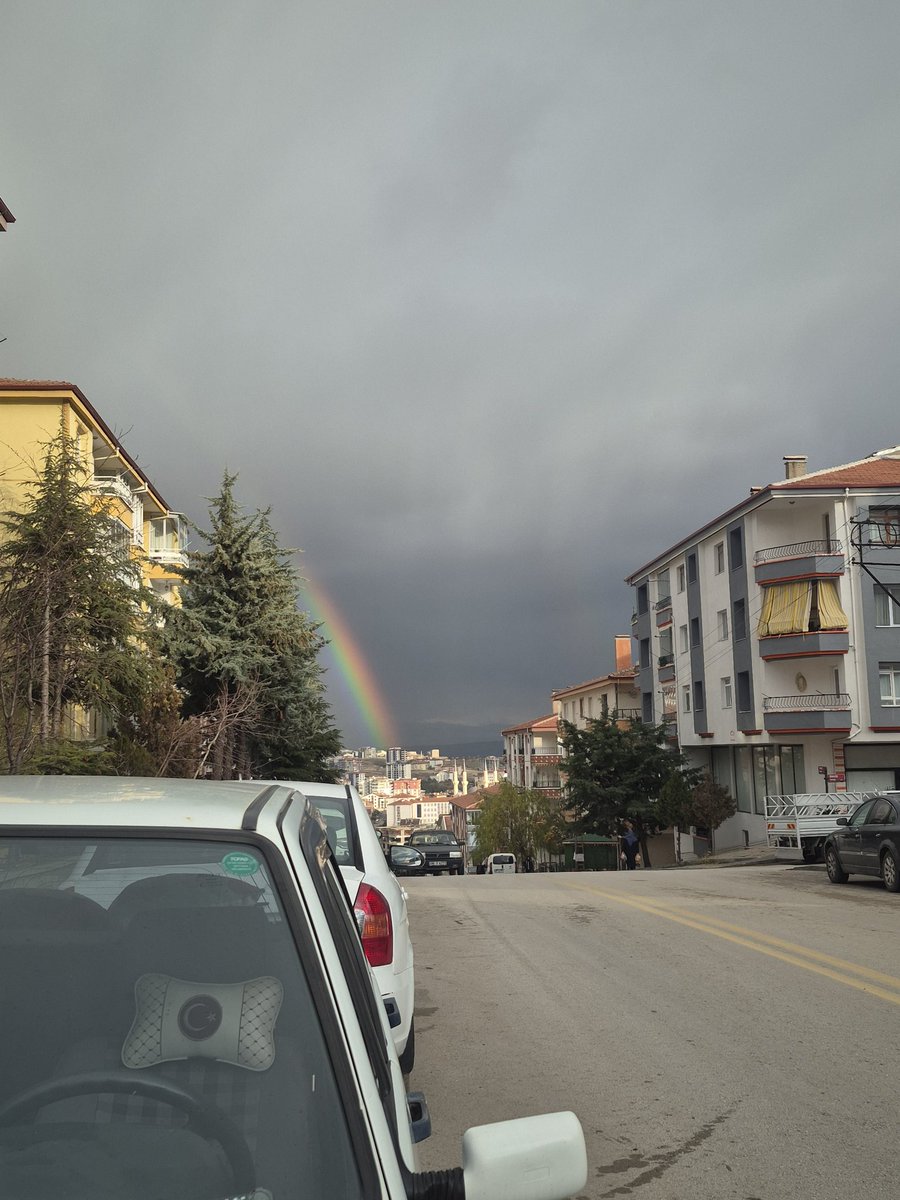 İnşirah okuyunca gönlümün karartısı şöyle renklere dönüyor.Allaha hamdolsun.