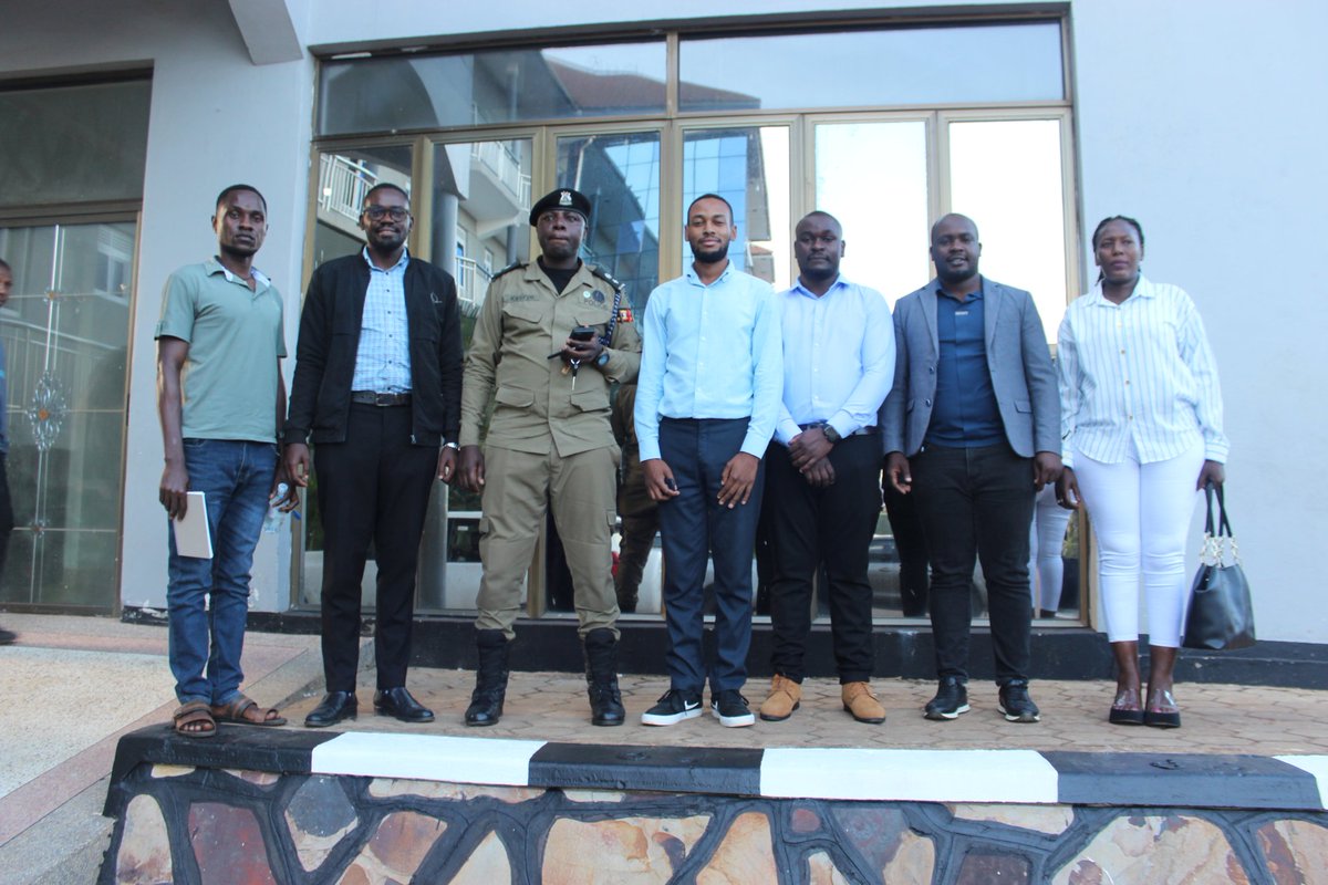 CCovye64332's tweet photo. Human Rights Defenders movement in Masaka engaging with Greater Masaka B Region Commander, paving ways to peaceful and respectful way of working with out interfering with other offices through our movements towards Uganda's Electro Period to eliminate violence and tortureinregion https://t.co/FdzA9Ma725