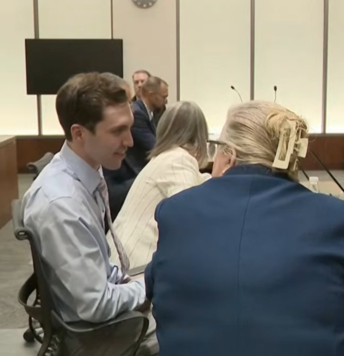 imadriienne's tweet image. #CharlieKirk #CharlieKirkAssassination #TheMurderOfCharlieKirk   

🚨 #BREAKING  

TYLER ROBINSON APPEARS IN COURT LIVE NOW 👇🏼👇🏼 

(screenshots taken below)