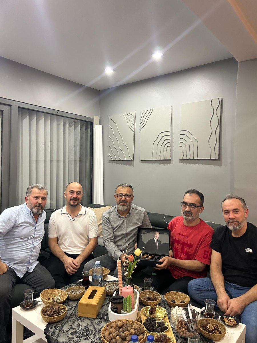 Genel Başkanımız Sayın Devlet Bahçeli’nin talimatları ile “#HayırlıGünlerKomşum” ve “#DerdinDerdimizdir” ziyaretleri kapsamında Belikdüzü  İlçemiz Kavaklı Mahallemizde Ünal  ve Bozkurt Ailesini

İlçe Başkan yardımcımiz Sn.Keramettin Aydın ve Mahalle Teşkilatımız ziyaret ettiler.