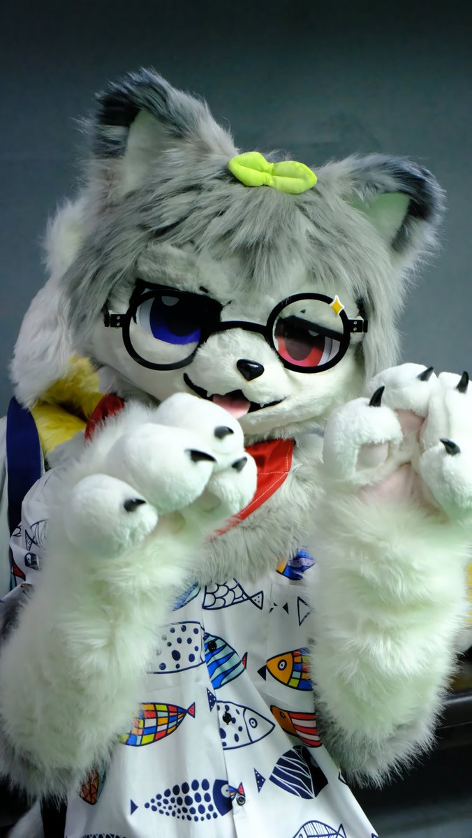 #FursuitFriday